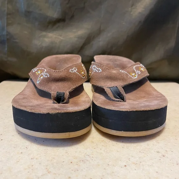 The Kai-Kai Thong Wedge Sandals Brown Suede Missing Few Metal Studs Women 7 USED - Picture 4 of 11